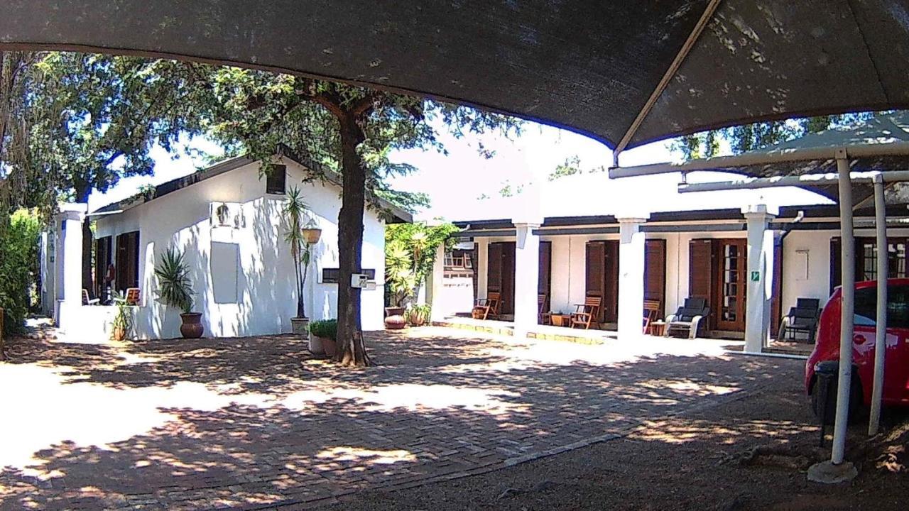 Kuru-Kuru Guesthouse Kuruman Exterior photo